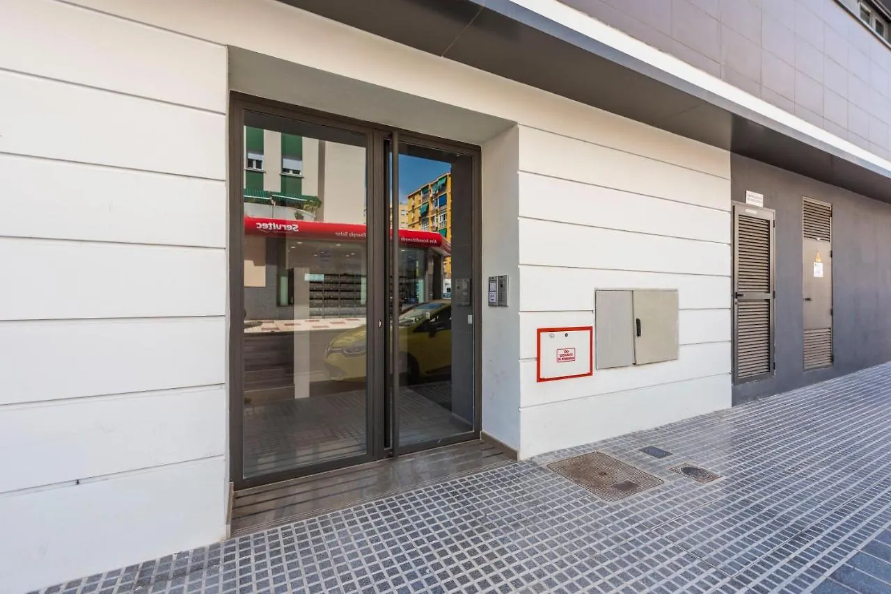 Modern Apartment Next To Train/Bus Station مالقة